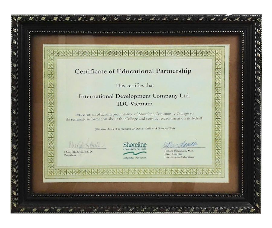 Chứng nhận đối tác giáo dục giữa Shoreline Community College và IDC VIETNAM